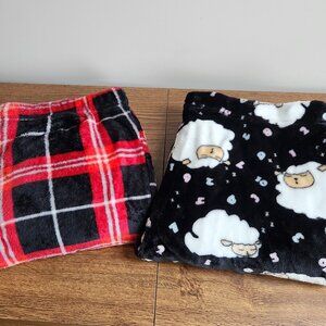 Two Pairs of Women's Fleece Pajamas Bluenotes Size L